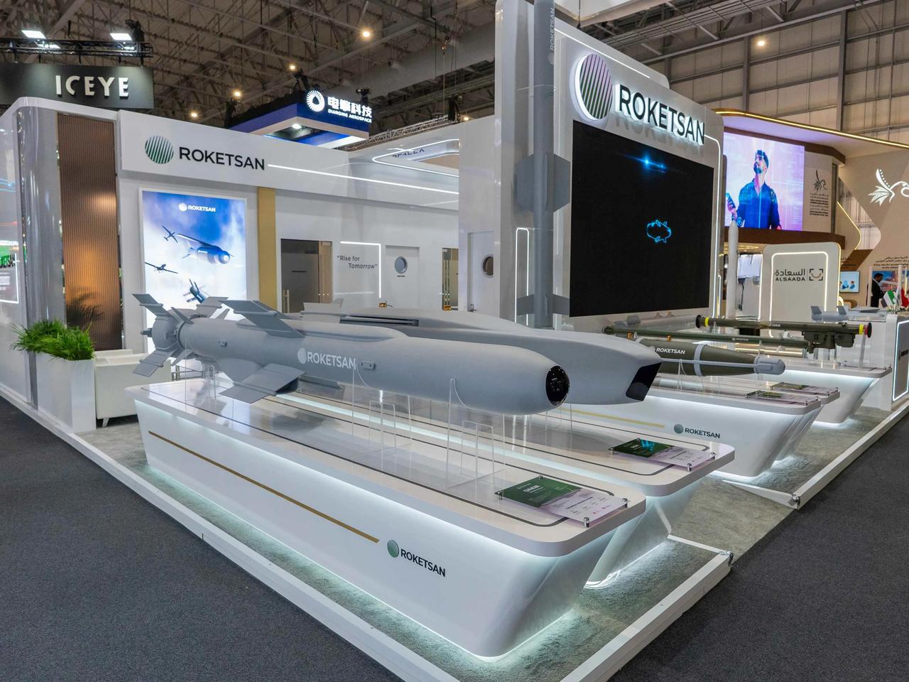 Roketsan, Dubai’de yeni nesil füzeleri sergiledi