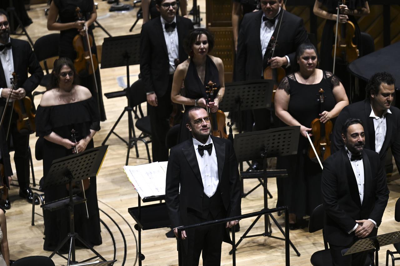 'Dünya Korolar Günü' coşkusu: Üç büyük koro 'Carmina Burana' için sahnede buluştu