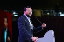 Yunan vekilin gazeteciye saldırısı AP'yi sarstı