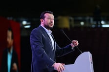 Yunan vekilin gazeteciye saldırısı AP'yi sarstı