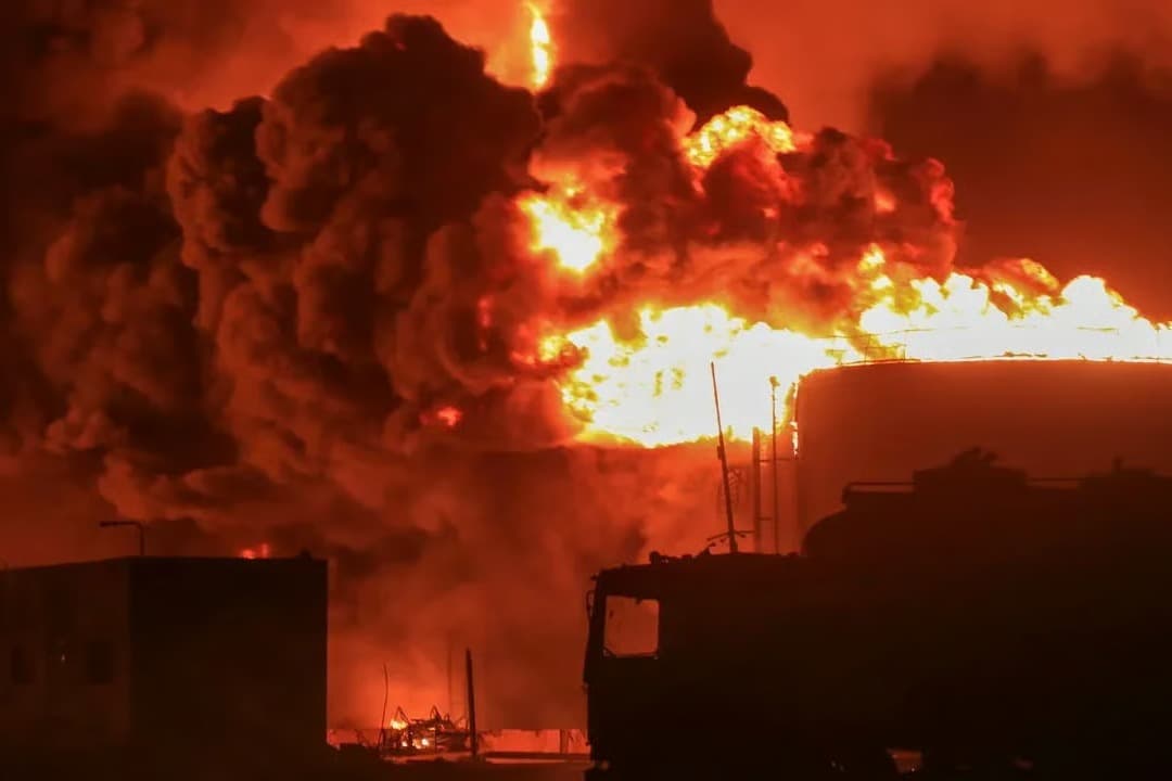 Libya'da petrol tesisine İHA saldırısı sonrası yangın çıktı