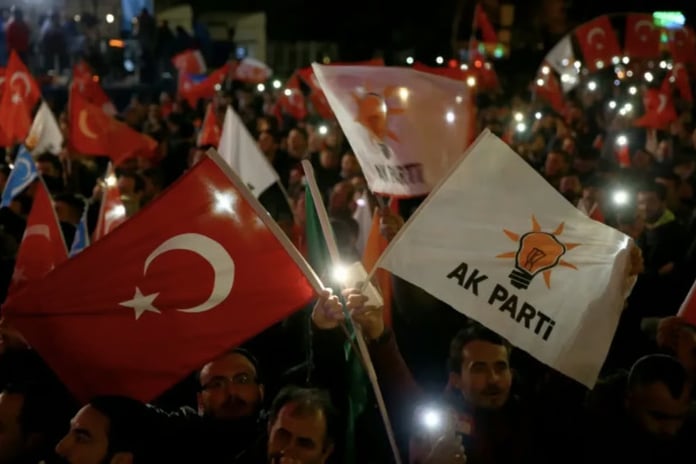 56 belediye başkanı AK Parti'ye geçti