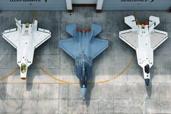 KAAN savaş uçakları yan yana