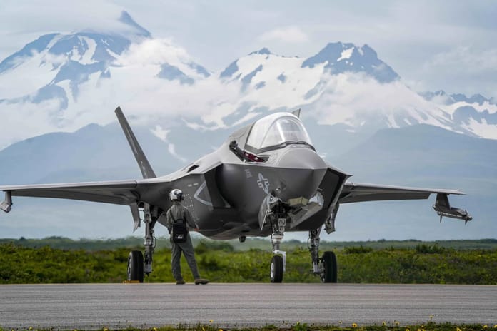 İsviçre, artan maliyetler nedeniyle F-35 savaş uçağı siparişini azaltmayı planlıyor