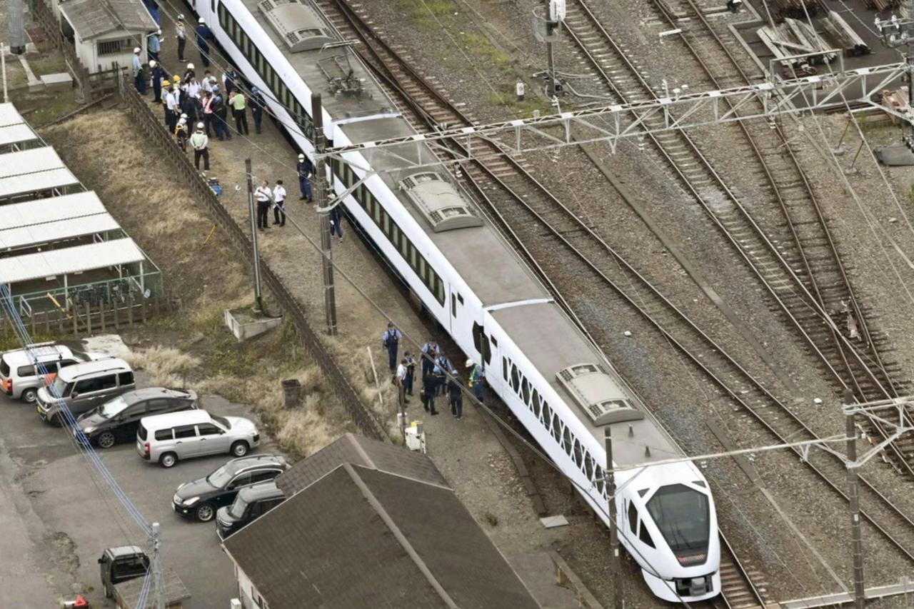 Japonya’da hızlı tren işçilere çarptı