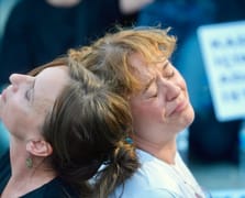 Mattia Ahmet Minguzzi'nin annesi Bakırköy'de oturma eylemi yaptı