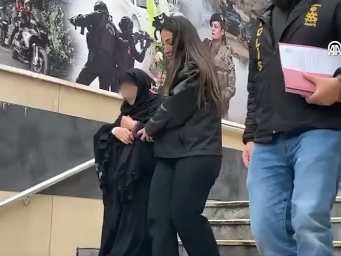 Interpol’ün aradığı cinayet hükümlüsü kadın yakalandı 