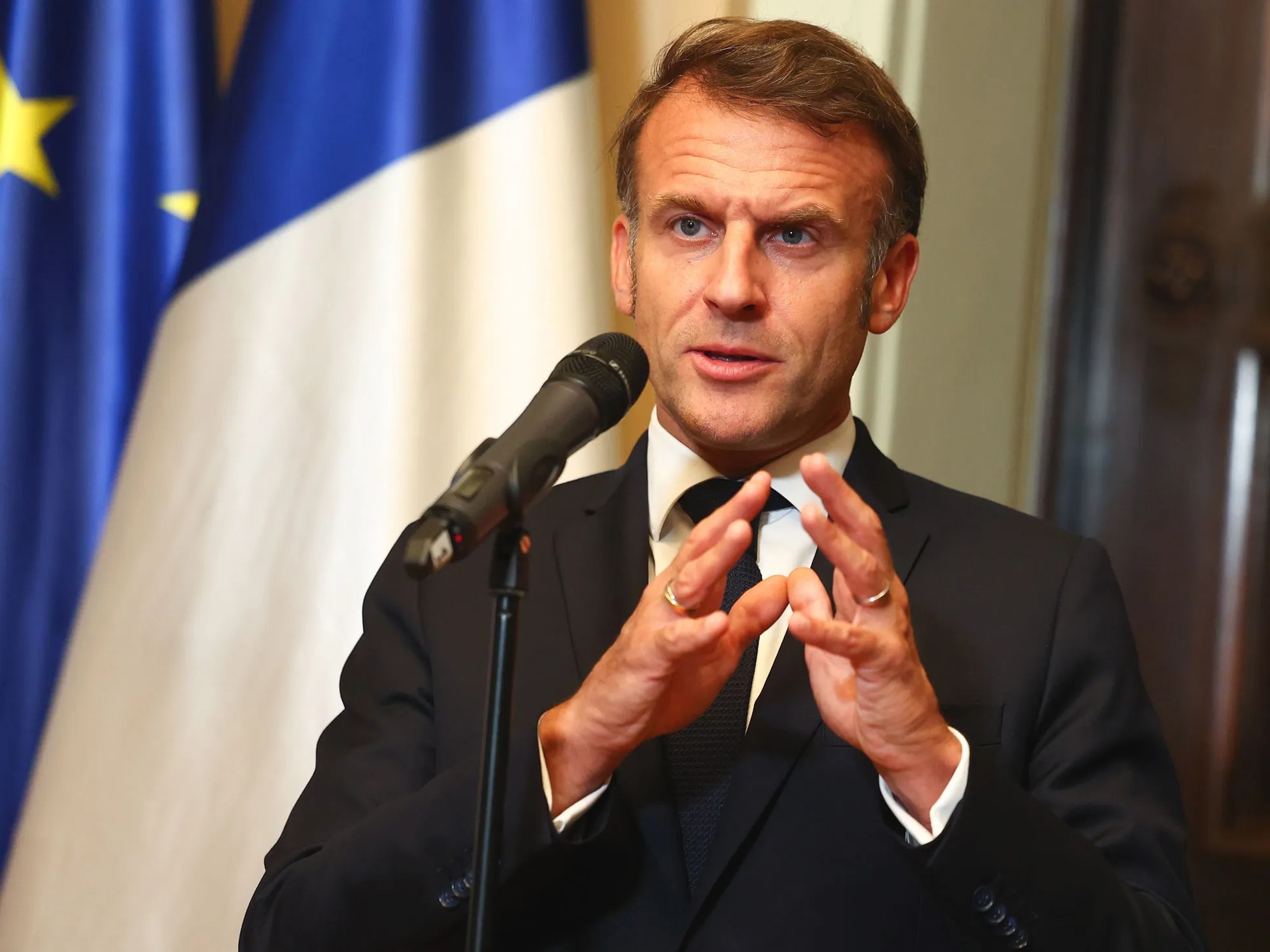 Macron Ends Visa Privileges As France-Algeria Rift Deepens