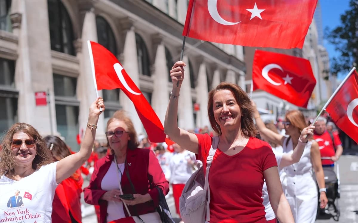 New York'ta Türk Günü Yürüyüşü düzenlendi