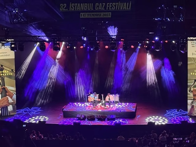 Hermanos Gutiérrez rüzgarı Harbiye'de esti: "Bu akşam için çok minnettarız"