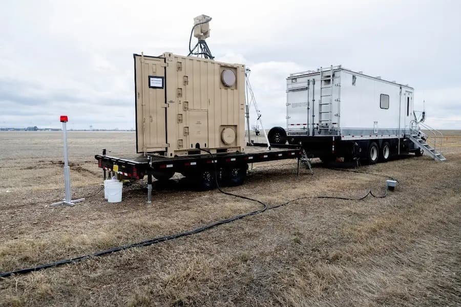 ABD Donanması, enerji aktarımı ve İHA savunmasını birleştiren lazer sistemini sahada test etti