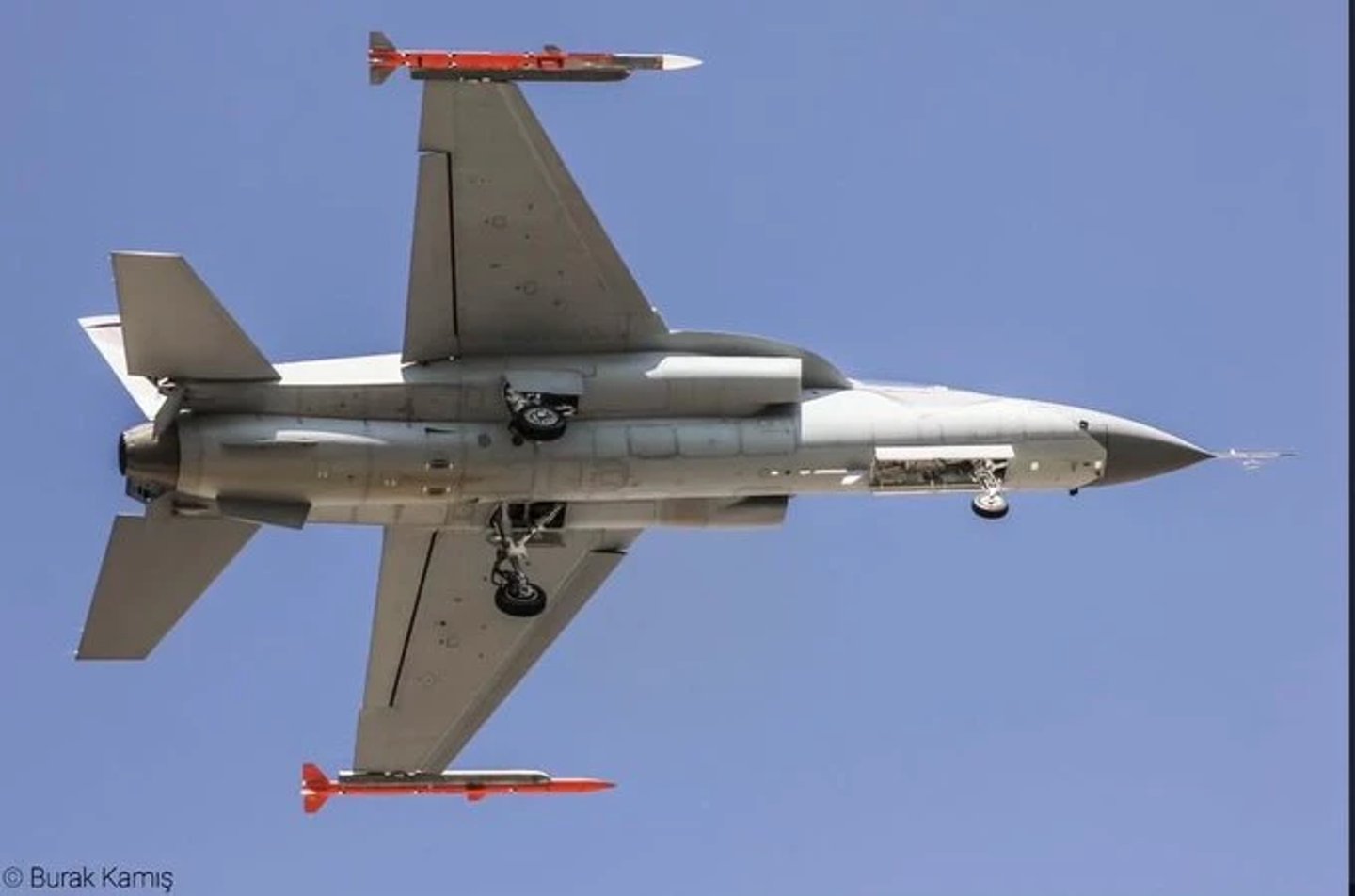 HÜRJET ve GÖKDOĞAN füzesi ( Fotoğraf: Burak Kamış )