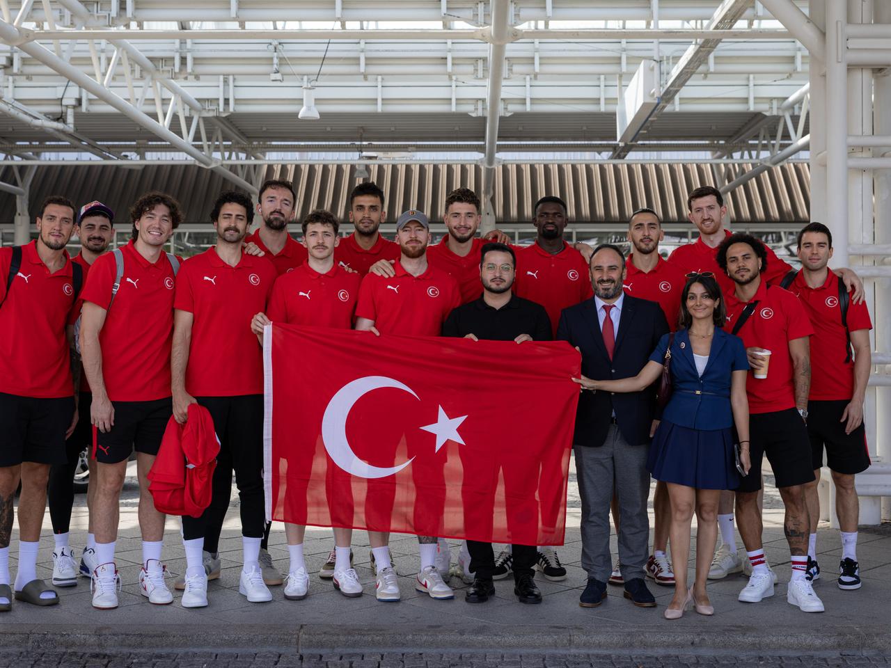 12 Dev Adam hazırlık turnuvasına çıkıyor