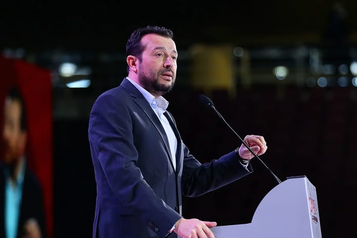 Yunan vekilin gazeteciye saldırısı AP'yi sarstı