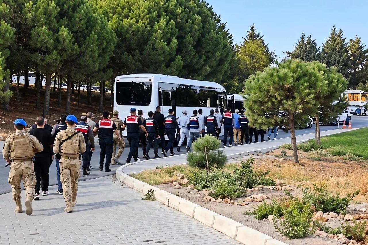 Çeşme Belediyesine rüşvet operasyonunda 10 tutuklama