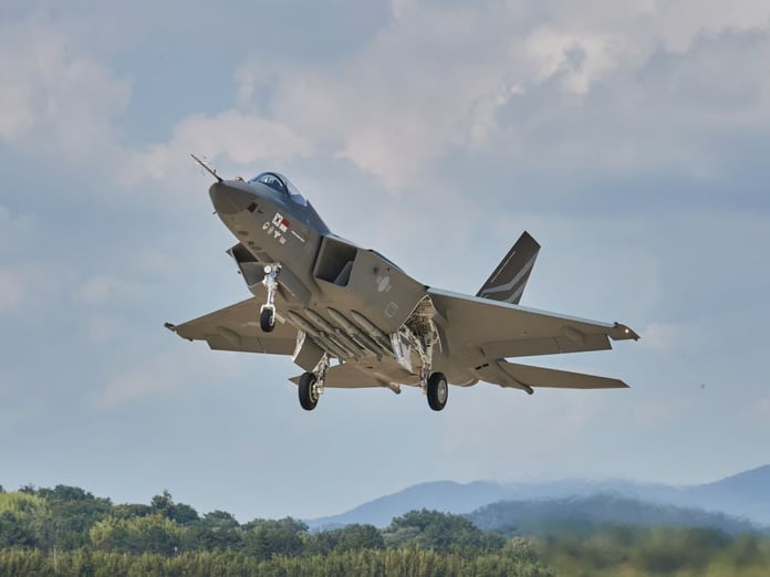 Endonezya Hava Kuvvetleri Komutanı, Güney Kore’nin KF-21 Boramae uçağını ilk kez uçurdu