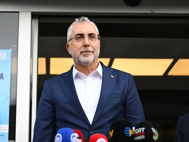 Bakan Işıkhan yeni düzenlemeleri açıkladı: Emekli aylığı, esnek çalışma ve ilaç müjdesi