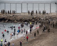 İspanya’nın Kuzey Afrika’daki Ceuta bölgesi göçmen çocuk akınıyla “çökme noktasında”