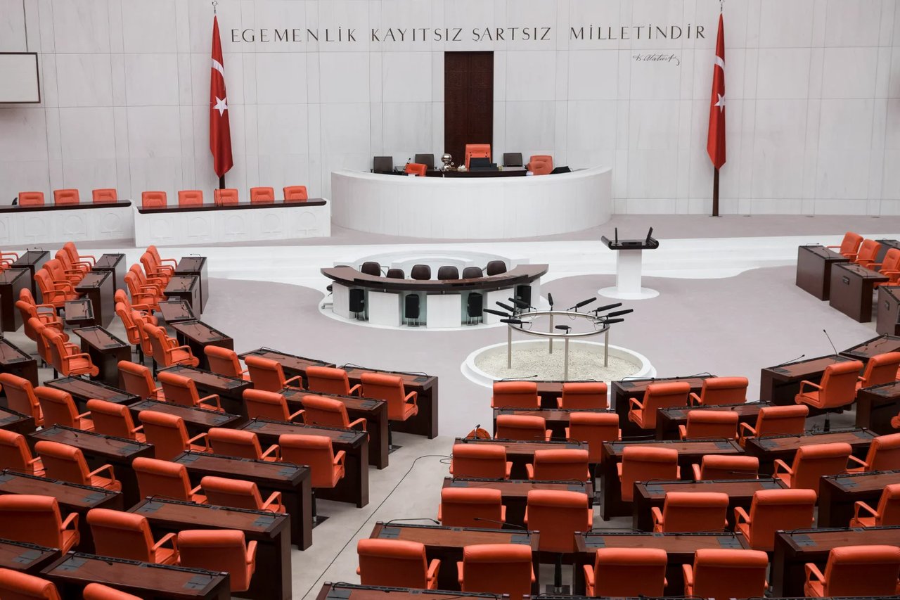 AK Parti’den fon tasfiyesi için kanun teklifi!