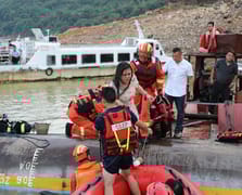 Çin'de tur teknesi alabora oldu: 27 kişi kurtarılırken 2 kişi öldü