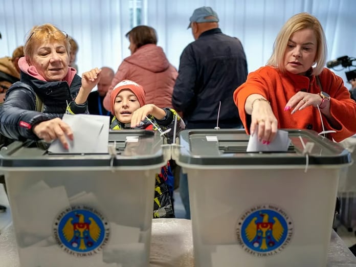 Moldava halkı parlamento seçimleri için sandık başında