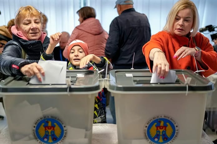 Moldava halkı parlamento seçimleri için sandık başında