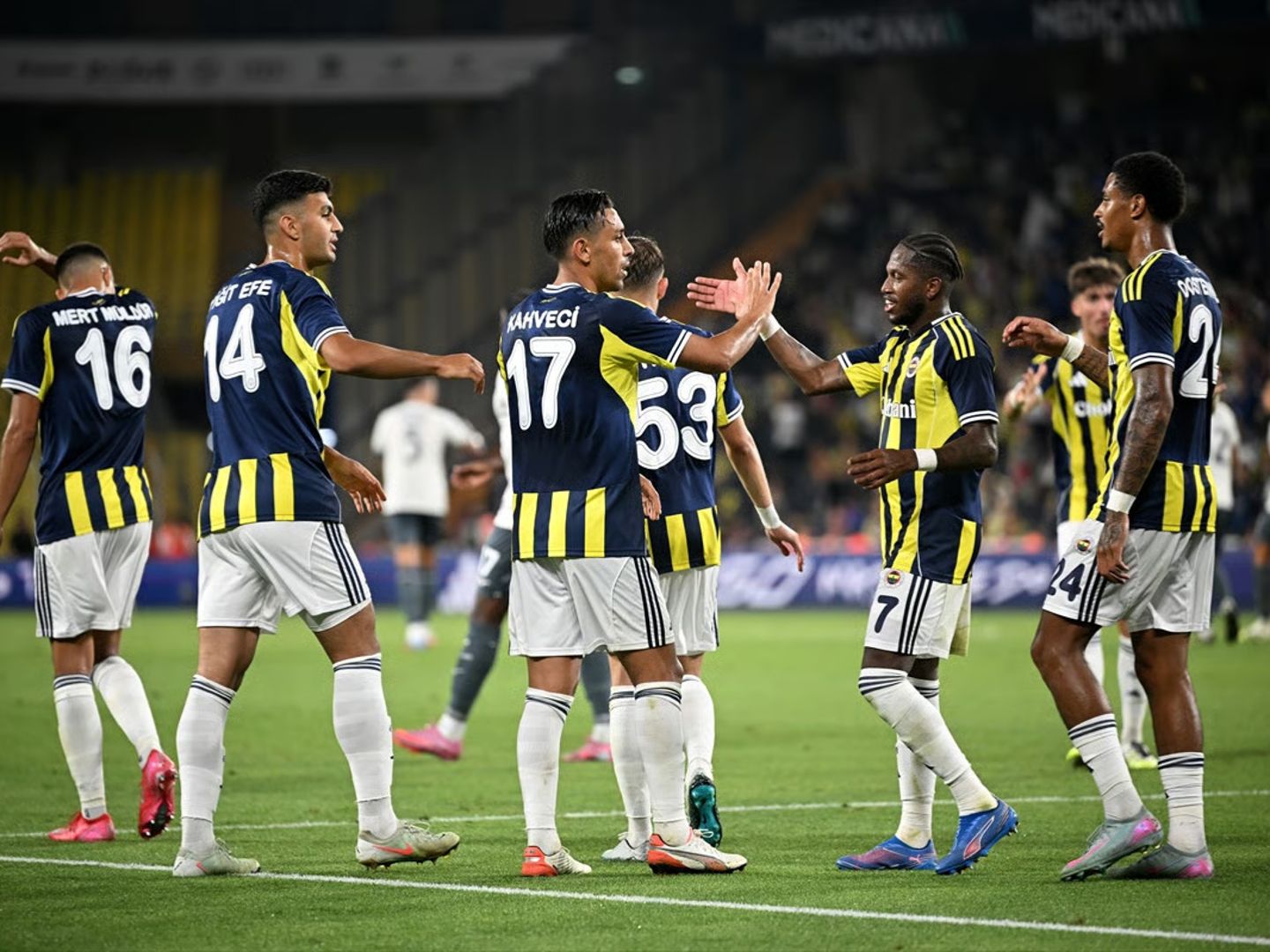 Fenerbahçe, yeni sezona hazır: Sarı lacivertliler Jose Mourinho yönetiminde sezon öncesi son testini geçti