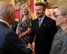 Kraliyet töreninde David Beckham'a büyük onur: İngiliz toplumuna ve futboluna katkılarından dolayı şövalyelik unvanına layık görüldü