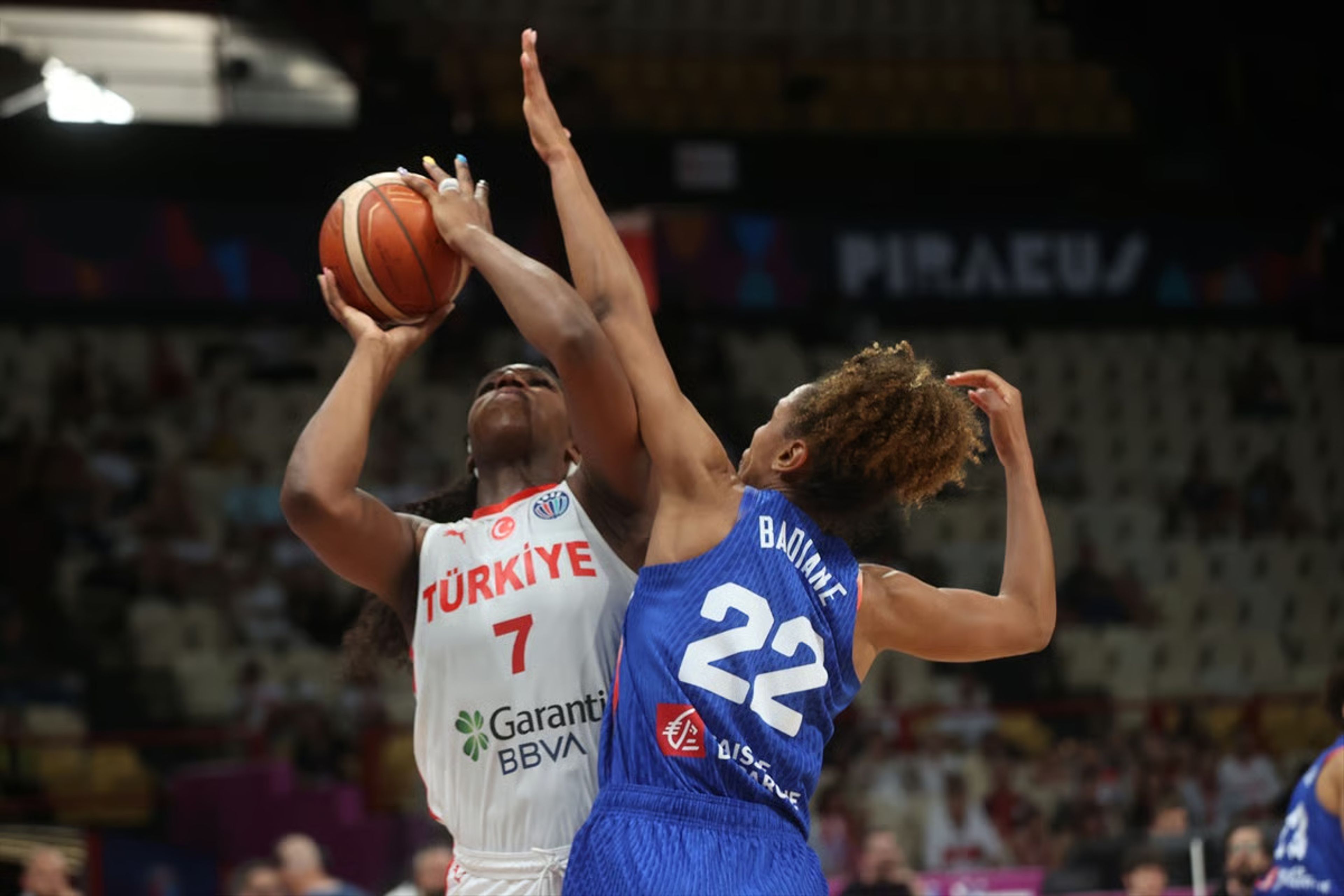 A Milli Kadın Basketbol Takımı, 2025 FIBA EuroBasket ilk maçında Fransa'ya mağlup oldu: Üstünlük son saniyelerde kayboldu