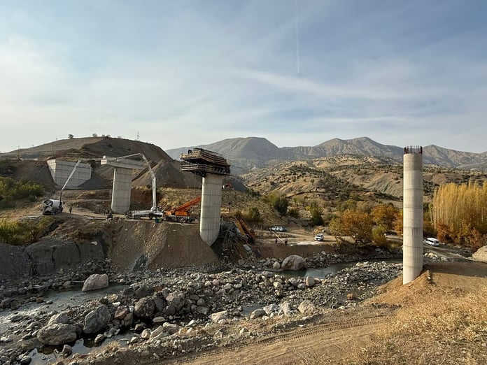 Viyadük faciasında can kaybı yükseldi: 4 işçi hayatını kaybetti