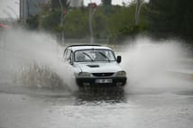 Edirne'de sağanak yağış hayatı olumsuz etkiliyor
