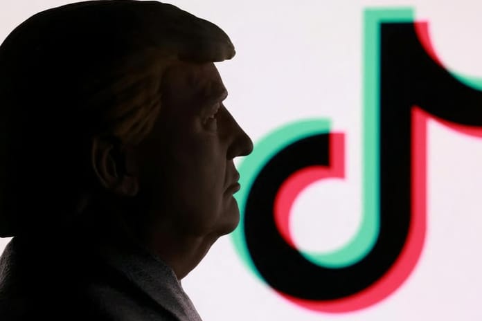 Trump TikTok’un ABD’li yatırımcılara satışı için kararnameyi imzaladı