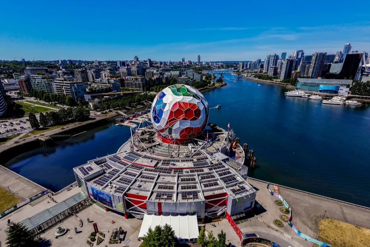 Vancouver'ın simgesi Science World, 2026 FIFA Dünya Kupası topu şeklinde kaplandı