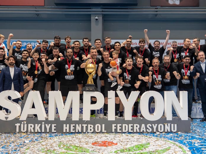 Hentbol Erkekler Süper Ligi'nde Beşiktaş, Nilüfer Belediyespor'u mağlup ederek 18. kez şampiyon oldu