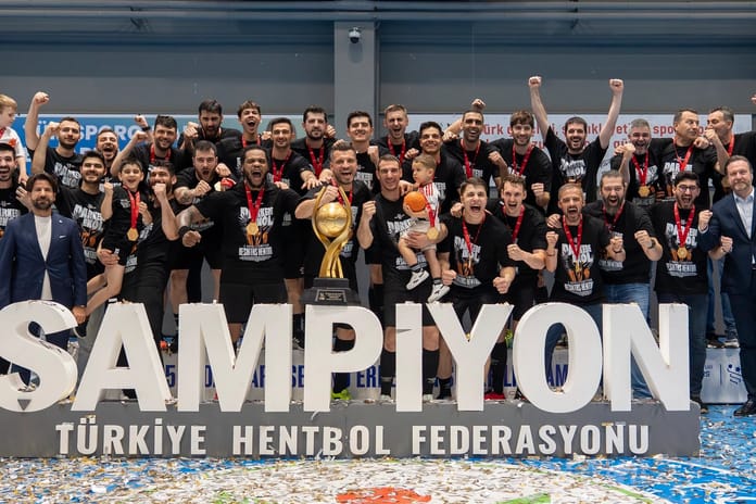 Hentbol Erkekler Süper Ligi'nde Beşiktaş, Nilüfer Belediyespor'u mağlup ederek 18. kez şampiyon oldu