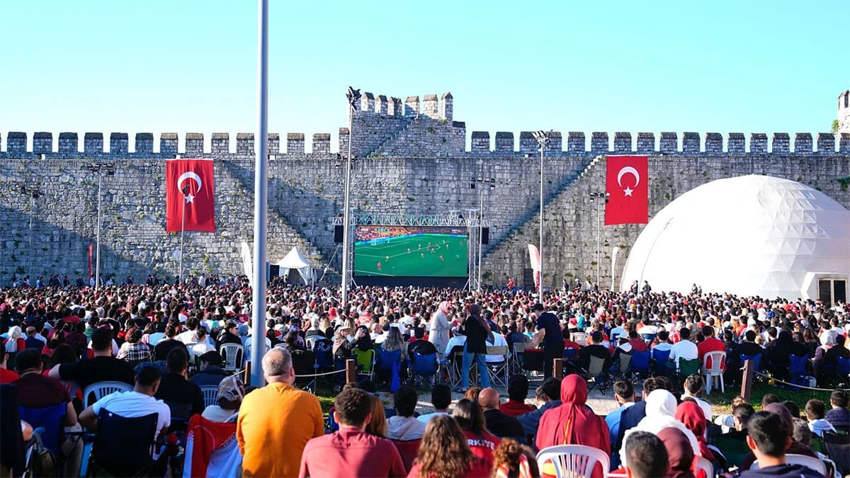 Türkiye tek yürek! Dünya Kupası coşkusu meydanlara taştı 