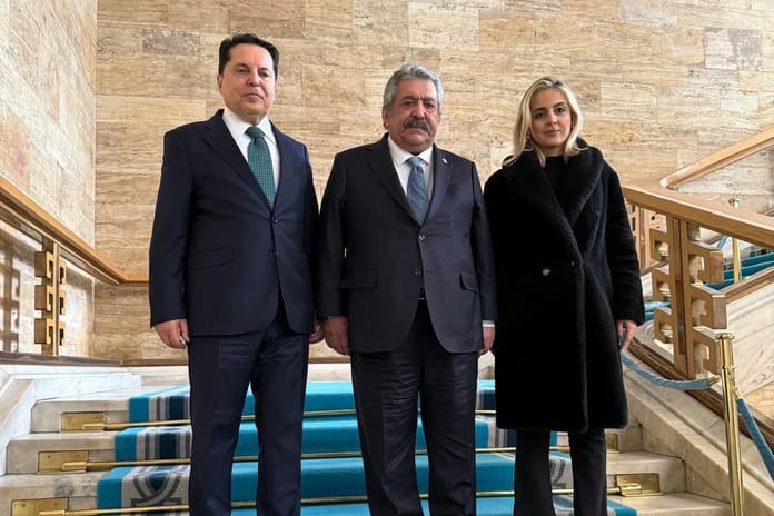 MHP'li Feti Yıldız, Meclis'te Ahmet Özer ile görüştü