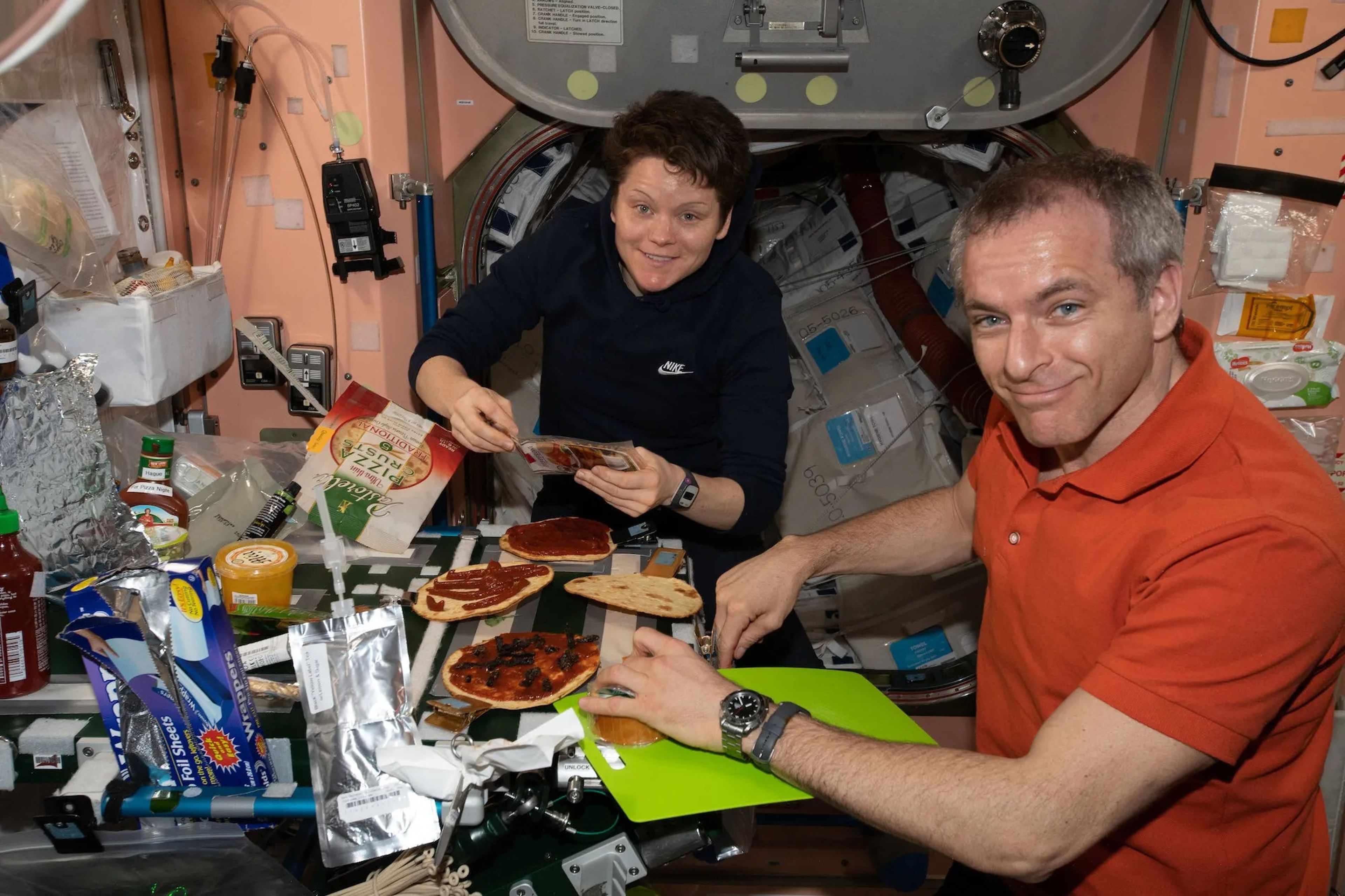 Astronotların yemek maliyetini düşürmek için uzayda hücrelerden gıda üretecekler
