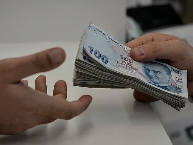 Emekli maaşı alanlar dikkat: Faiziyle geri alınıyor!