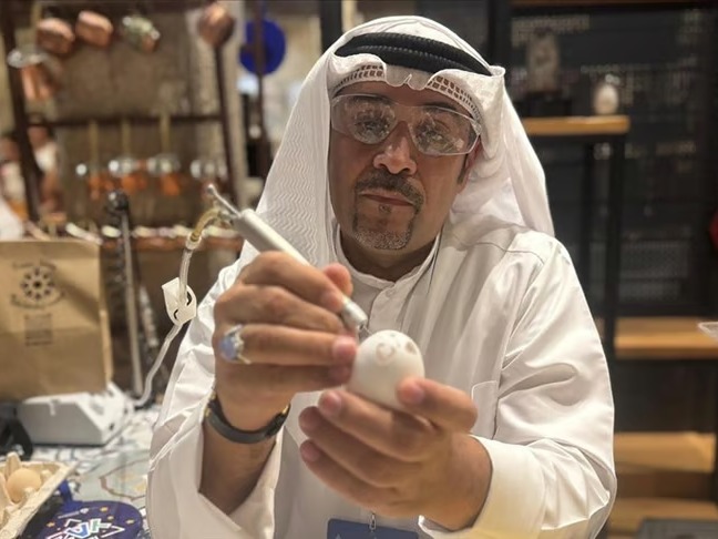 Yumurtalara hayat veren sanatçı: Sabah N. Asad