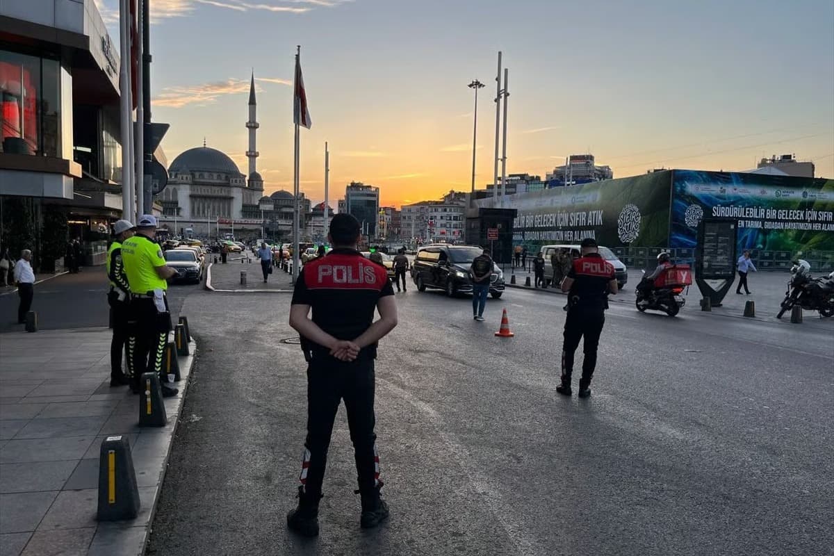 Kadıköy’de helikopter destekli dev denetim: Aranan uyuşturucu taciri yakalandı