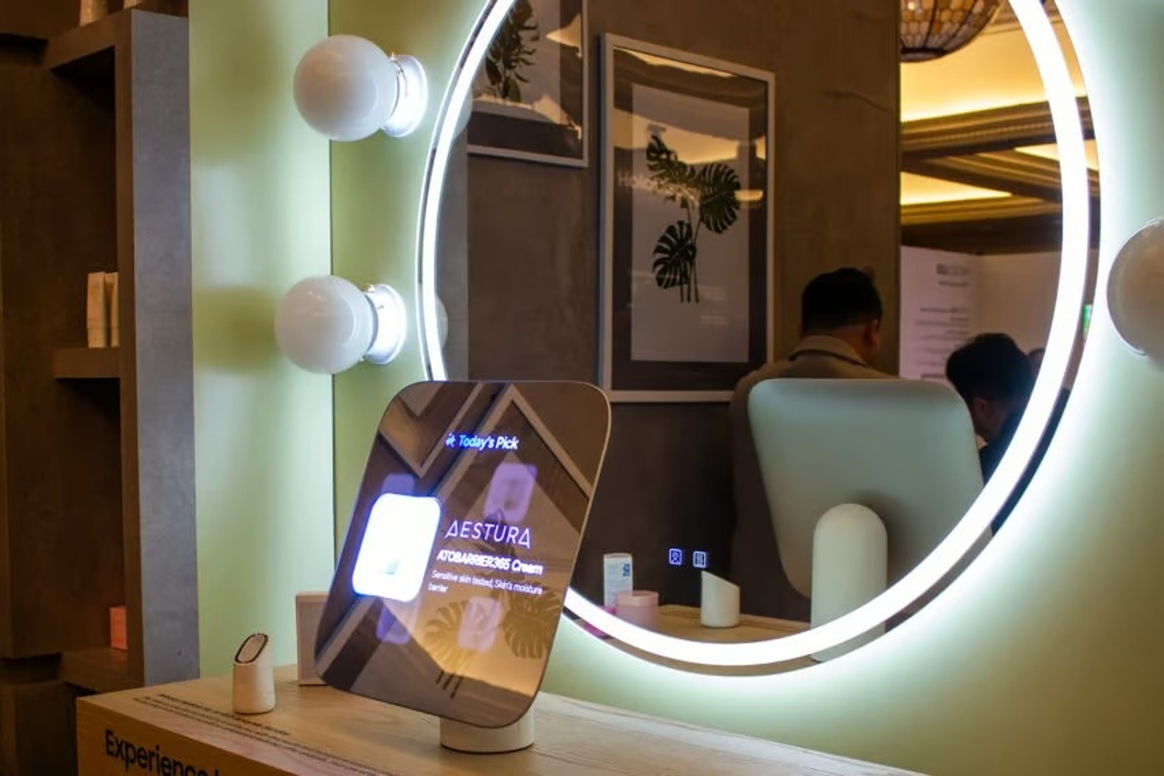 Samsung'un yapay zekalı akıllı aynası cilt sorunlarını saniyeler içinde tespit ediyor