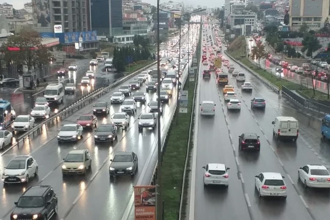 İstanbul'da trafik kilitlendi