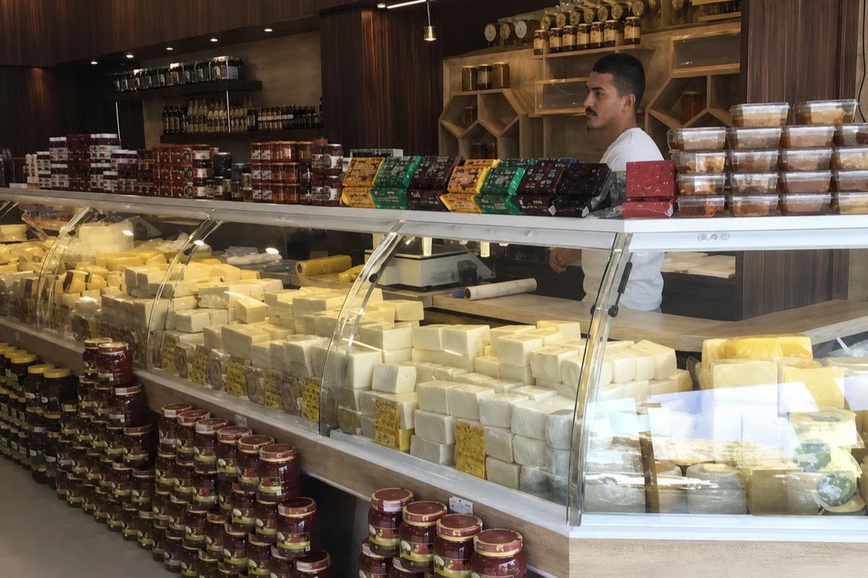 Ünlü peynir markasının içinden bakın ne çıktı