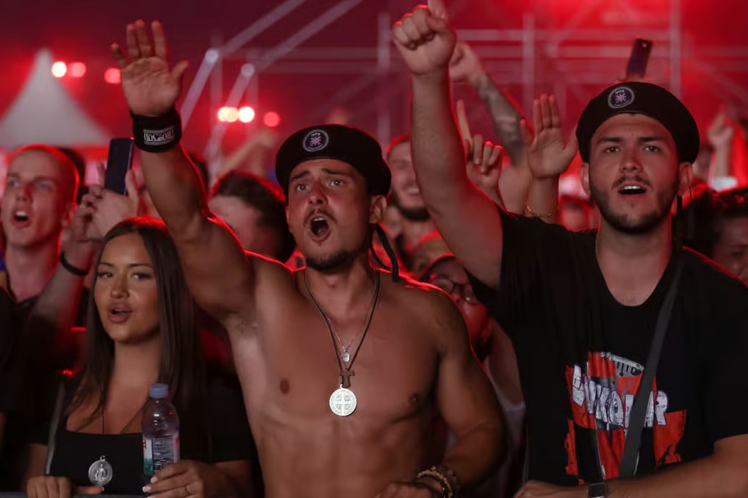 Hırvatistan'da konserde Nazi selamı skandalı