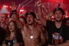 Hırvatistan'daki Thompson konserinde Nazi selamı skandalı