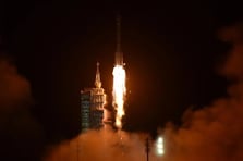 Uzay çöpü çarpan Çin mekiği Dünya’ya "insansız" döndü