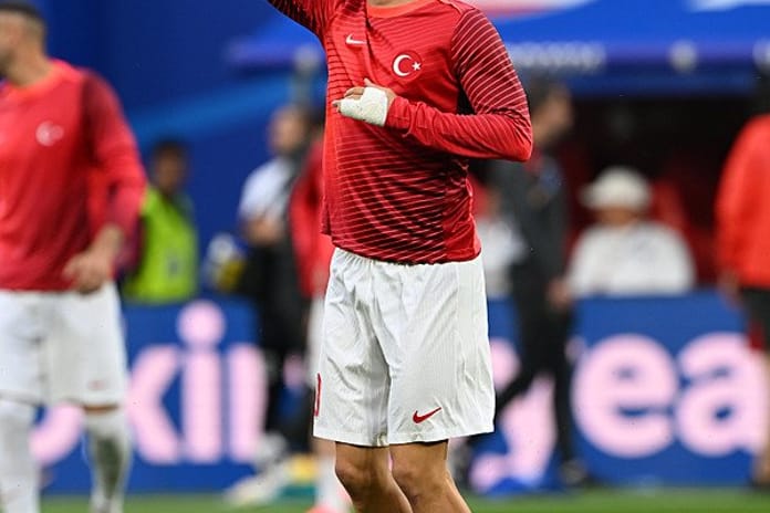 Ferdi Kadıoğlu'na mesaj