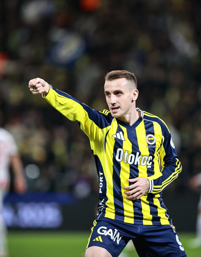 Perdeyi Kerem Aktürkoğlu açtı