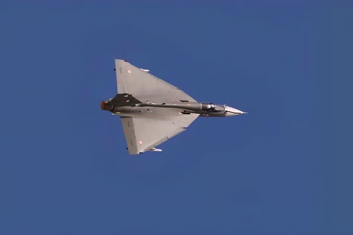 IAF, Tejas filosunun uçuşlarını durdurma iddialarını reddetti